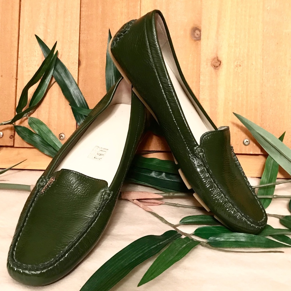 GUCCI Chic Olive Leather Loafers - free shipping